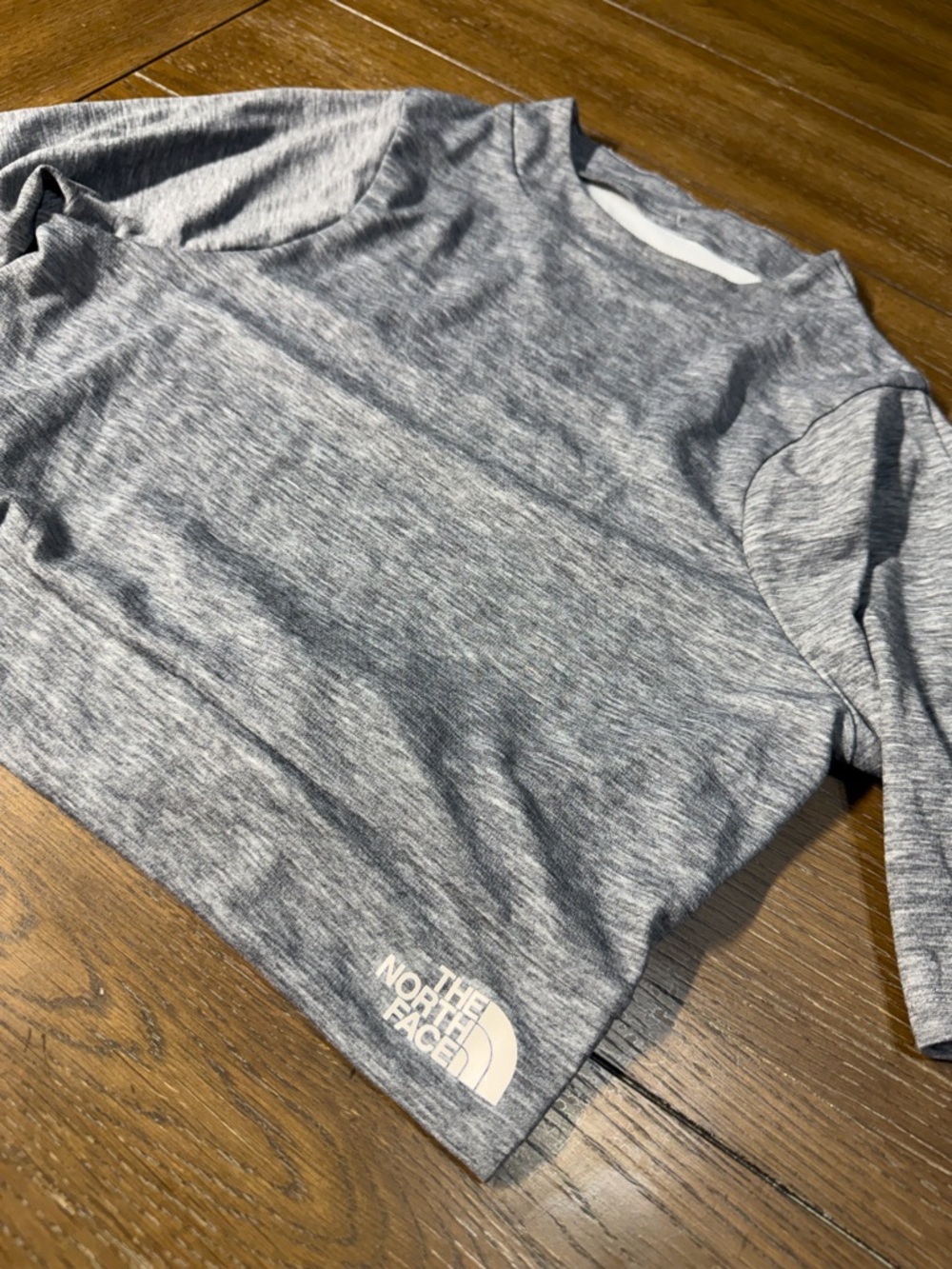 The North Face Grey Heather Short Sleeve Cropped Dri-fit Hiking Gym Tee size M